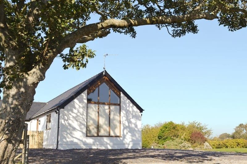 Alarch - Neuadd Wen, Llanfachraeth