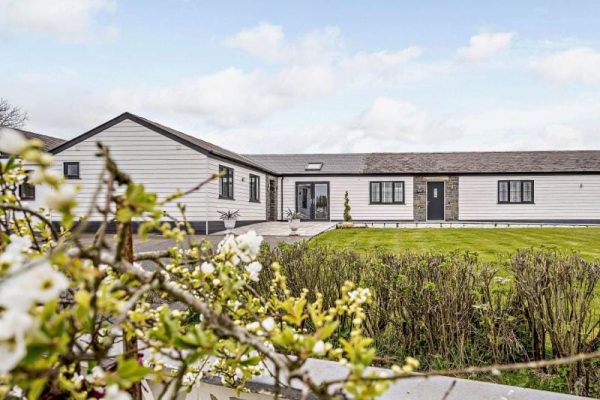 Barn Conversion 1, Mydroilyn