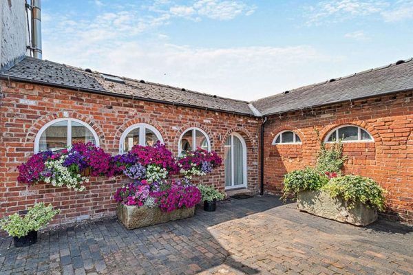 Barn Conversion, Hilton