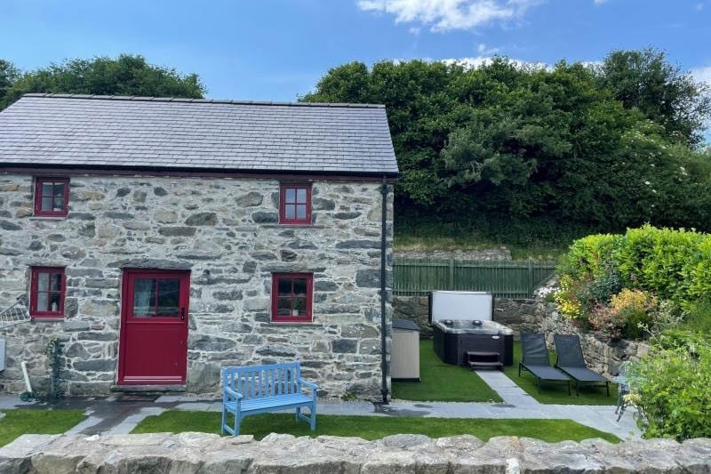 Barn Conversion, Maenan