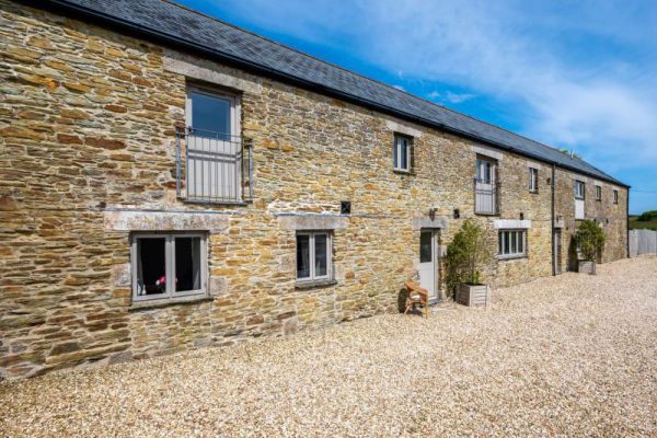 Coombe Barn, Cusgarne | British Farm Stays