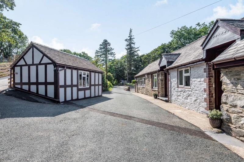 Barn Conversion, Commins Coch