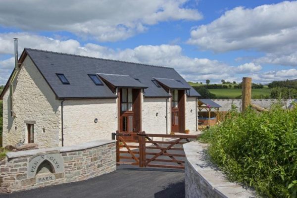 Barn Conversion, Cwmcamlais