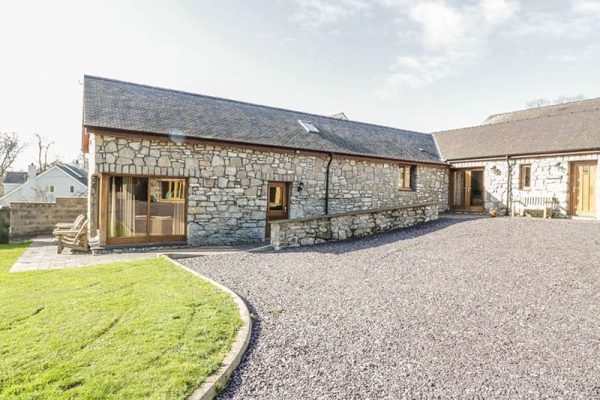 Beudy Bach, Llangoed