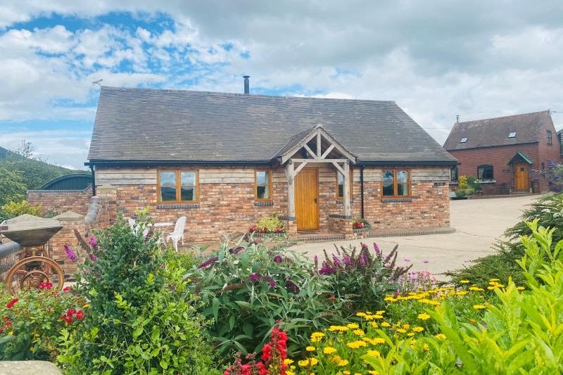 Brambling Barn, Leighton