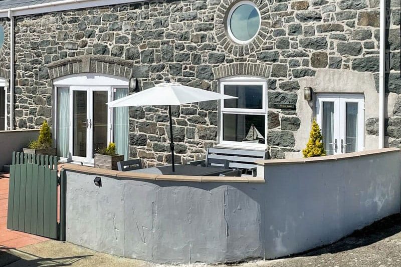 Bwthyn Hudol, Llwynhudol Vineyard, Pwllheli