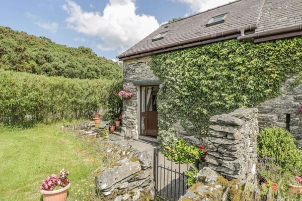 Bwthyn, Penrhyddion Pella, Capel Garmon