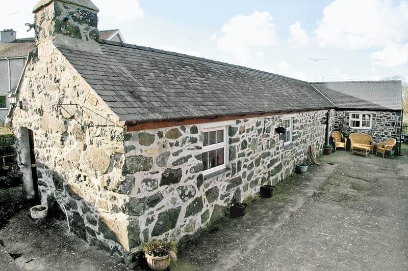 Cae Bach Cottage, Dinas