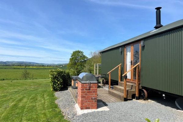 Charming Shepherd's Hut, Byton