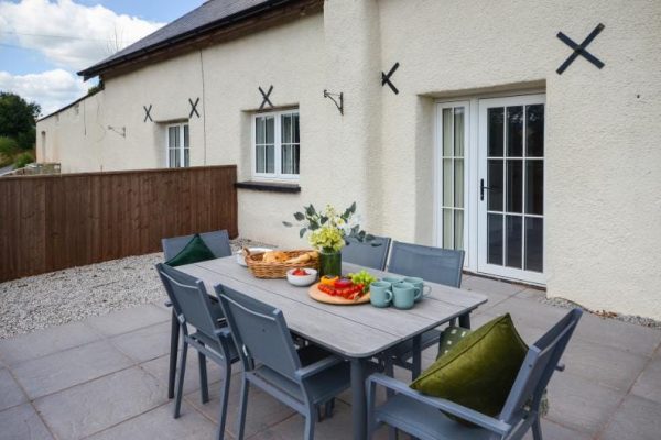 Clover Barn, Kennford