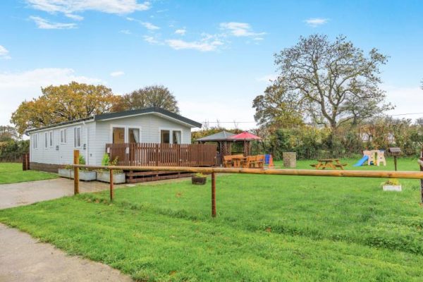 Contemporary Lodge, Langport