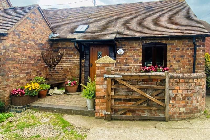 Crossbill Barn, Leighton