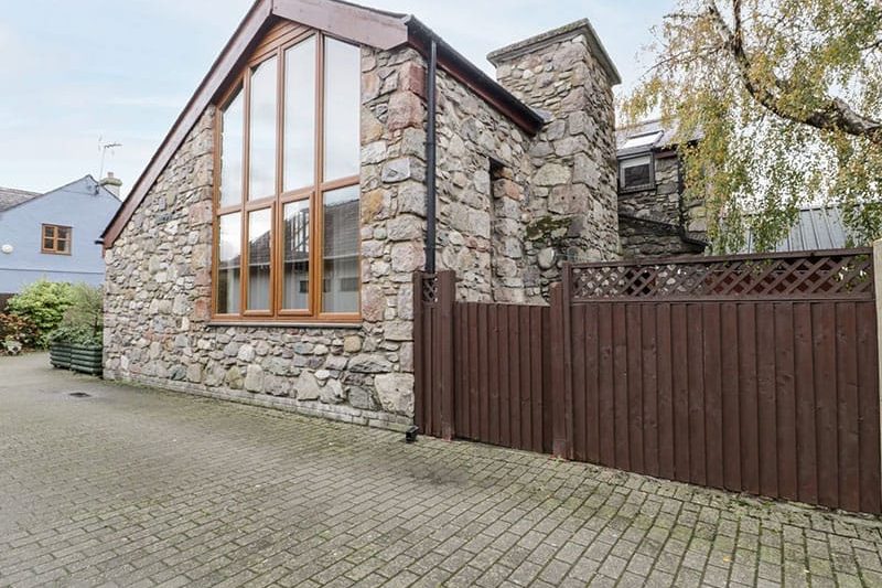 Ddol Helyg Barn, Llanrug