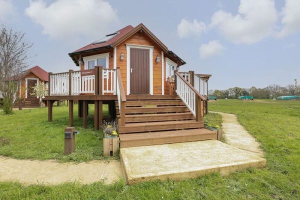 Dragonfly Retreat, Upper Marham