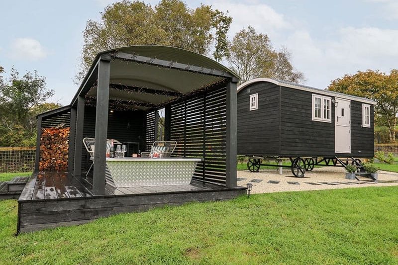 Dragonfly Shepherd's Hut, Oakford