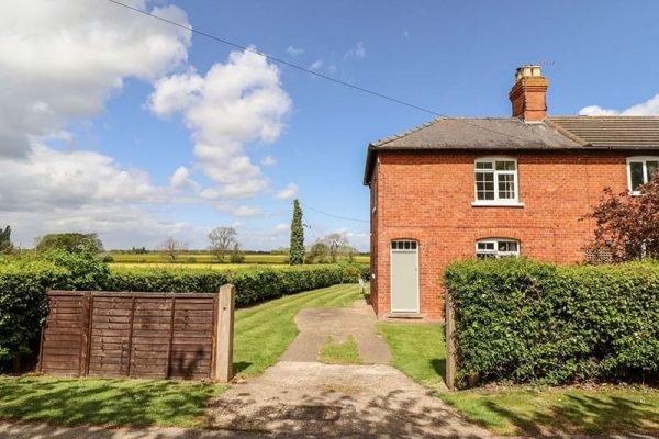 East Farm Cottage, Buslingthorpe