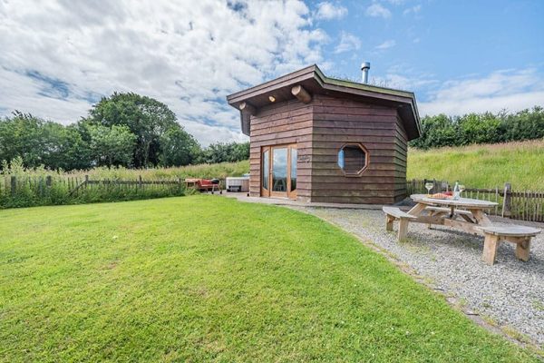 Eco Lodge 1, Dihewyd