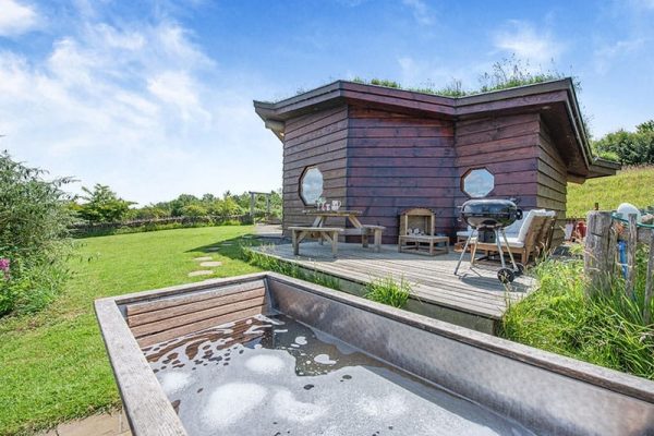 Eco Lodge 2, Dihewyd