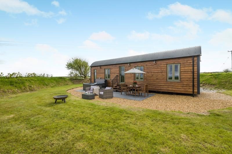 Eider Hut, Camelford