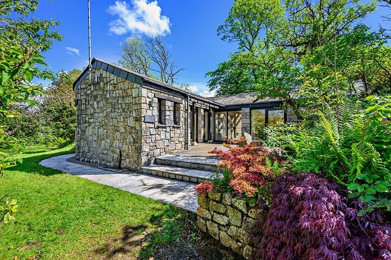 Farm Cottage 1, Advent