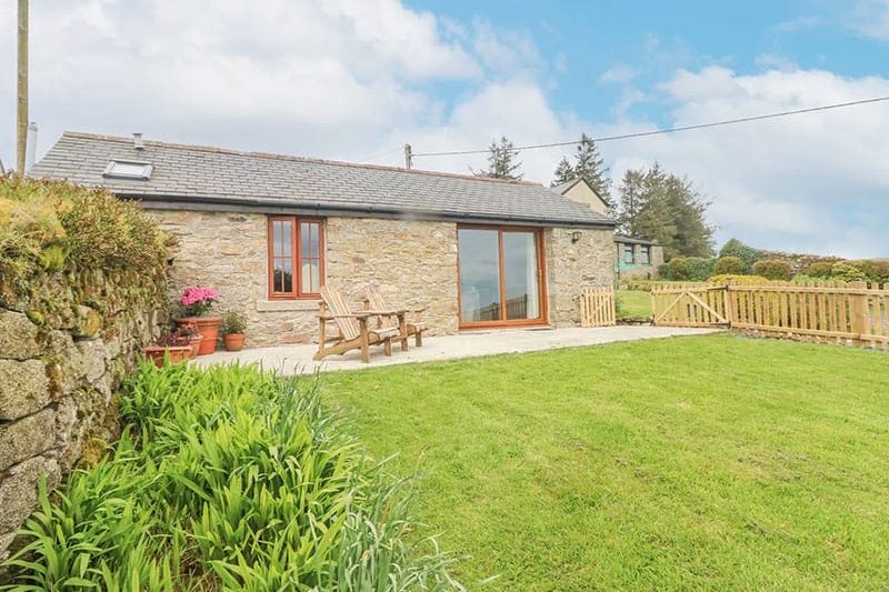 Fizz-Gog Cottage, Minions