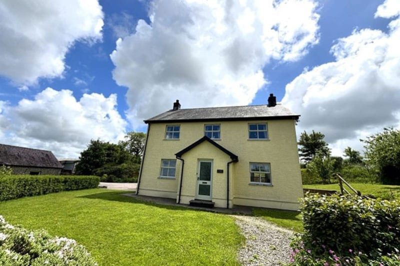 Stone Farmhouse, Dihewyd
