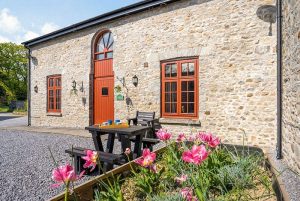 Former Stables 1, Cynghordy