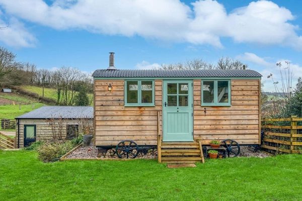 Foxgloves Hut, Brompton Regis