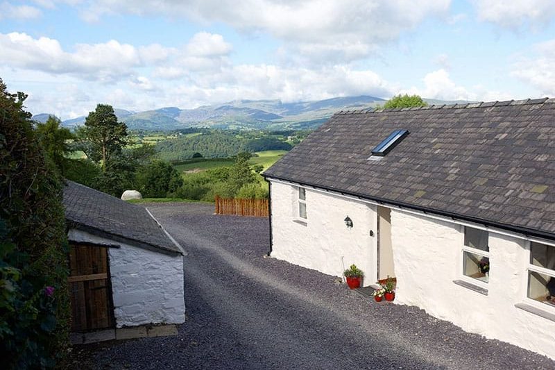 Garreg Wen, Eglwys Bach