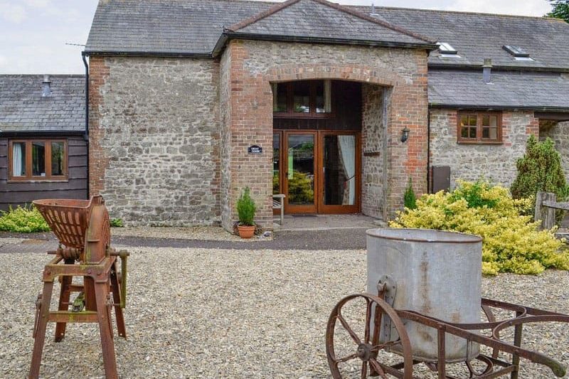 Great Coombe - Bookham Court, Alton Pancras