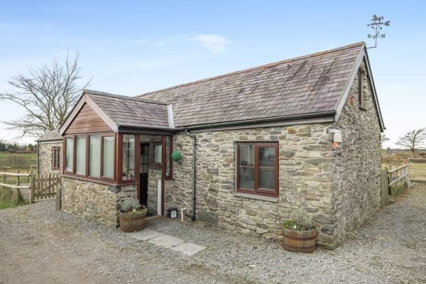 Gwarffynnon Barn, Llanon