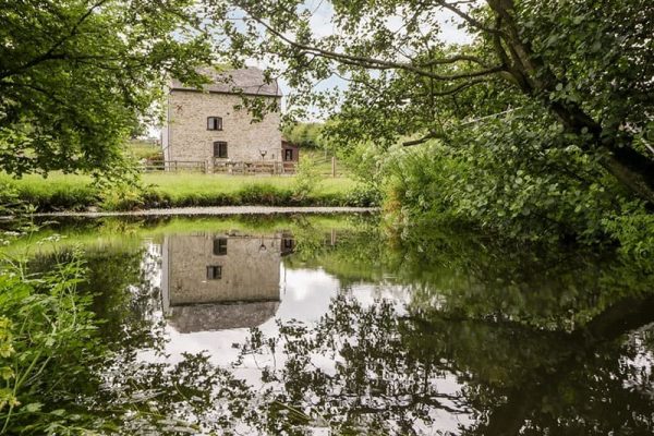 Halls Mill, Huntington