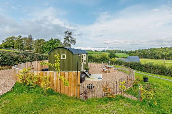 Handcrafted Shepherd's Hut 2, Little Dewchurch