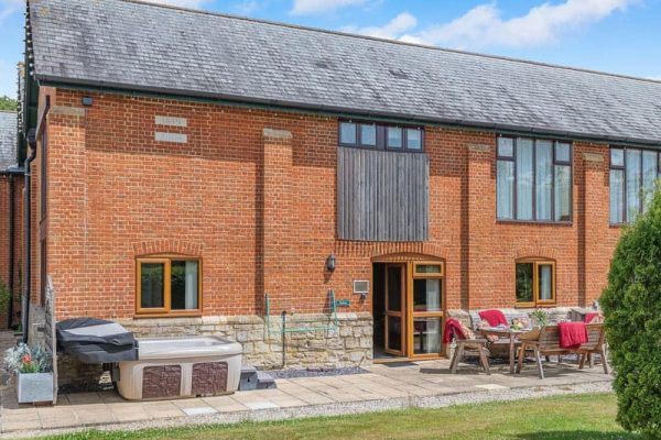 Helena - The Victorian Barn, Woolland