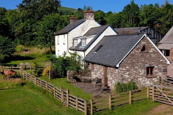 Hill Farm Cottage, Cantref