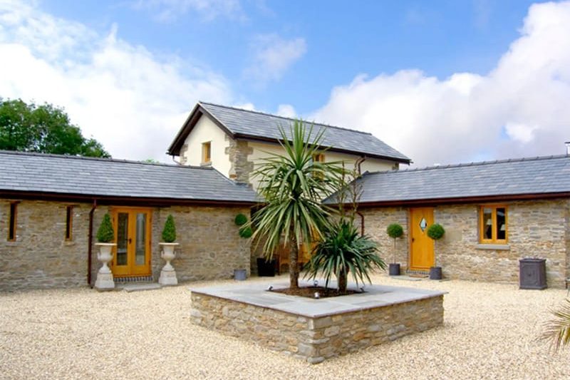 Howle Hideaway, Howle Hill