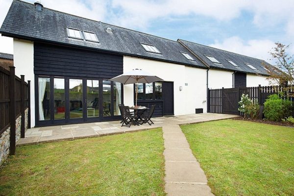 Hunters Moon, Feniton