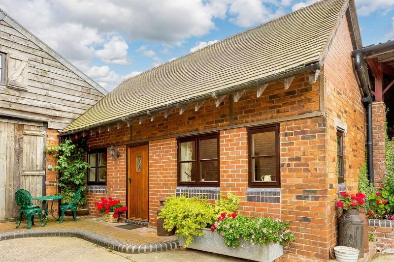 Linnet Barn, Leighton