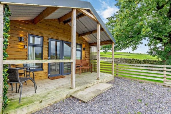 Log Cabin, Clapham