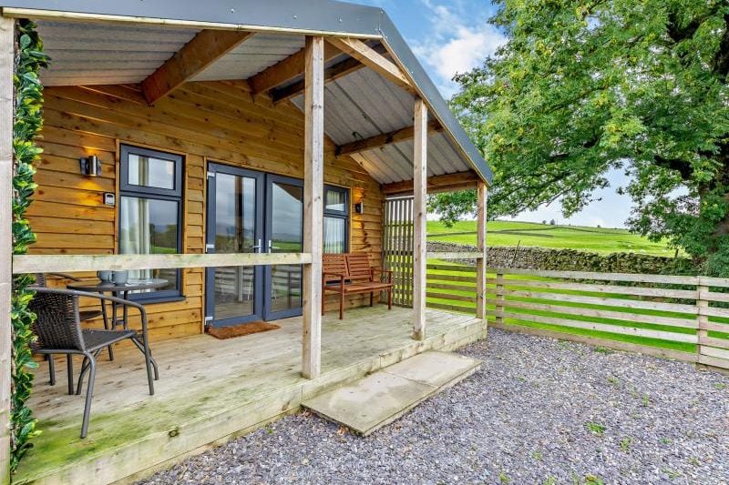 Log Cabin, Clapham