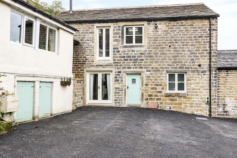 Morgan's Barn, Honley