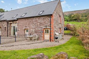 Oak Barn, Tretower