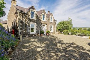 Period Farmhouse, Knowehead