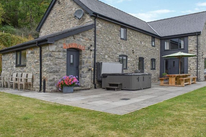 Pistyll Gwyn, Llanwrthwl