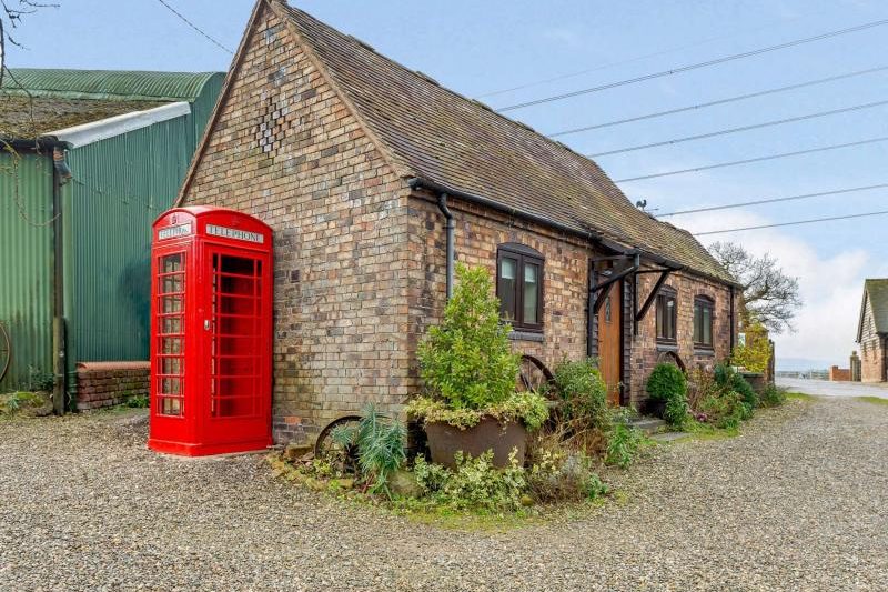 Redpoll Barn, Leighton