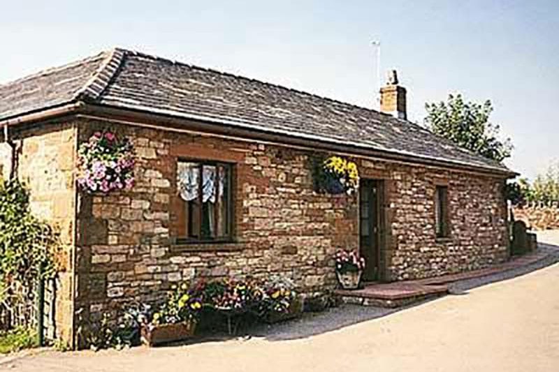 Riverbank Cottage - Hole House Farm, Pooley Bridge