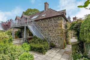 Robin's Nest, Strefford