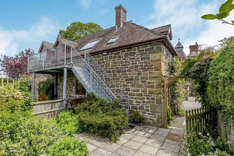 Robin's Nest, Strefford