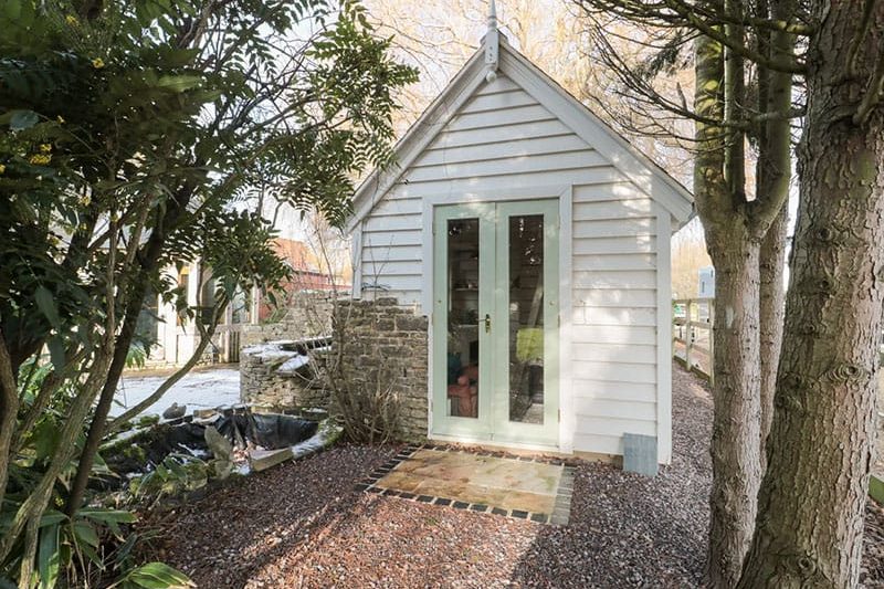 Shades Farm Summerhouse, Minety