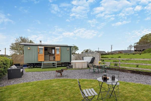 Shepherd's Hut, Rhyd Uchaf